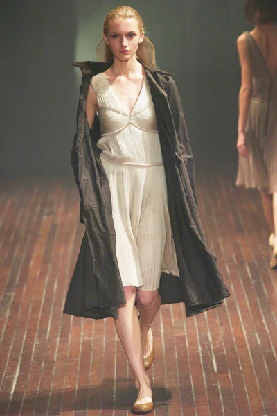 Look 16